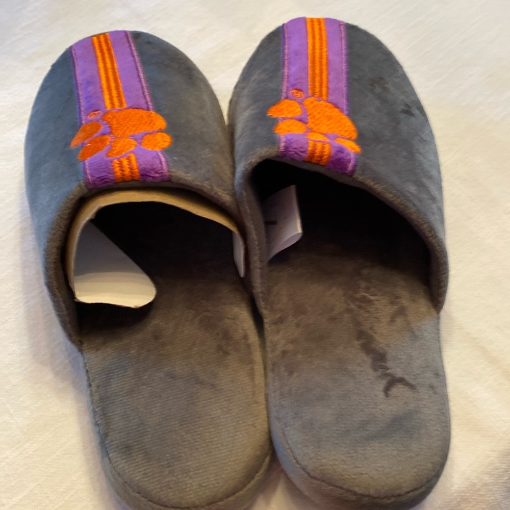Men’s Zoozat size 9/10 gray and orange bedroom slippers.  Never worn.